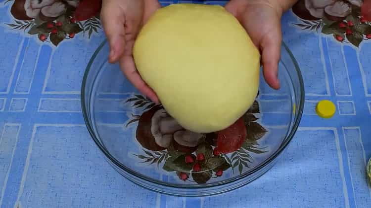 Пригответе съставките за тестото.