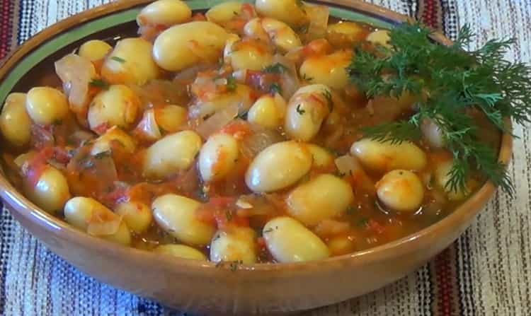 боб яхния е готова