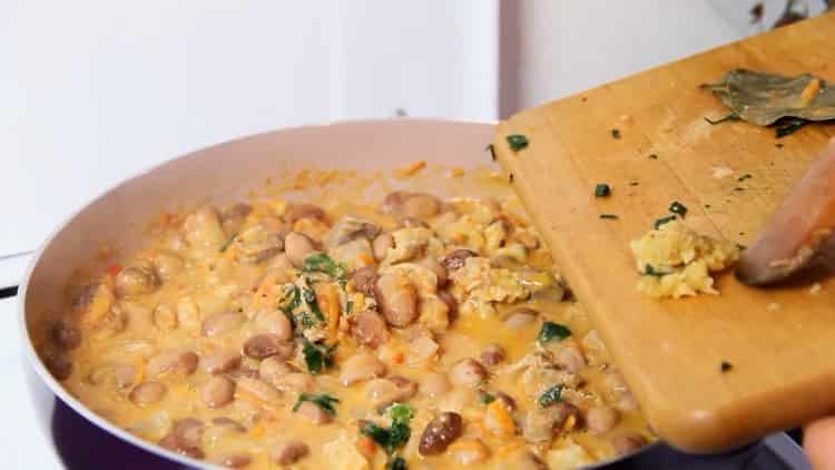 Много вкусен боб с месо - ще си оближете пръстите