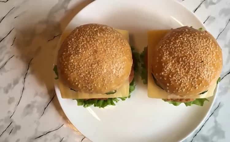 Вкусен пилешки бургер с пиле у дома