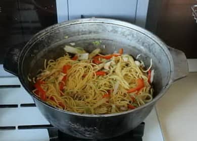 Японска юдофска юфка с пилешко месо и гъби - много вкусна и проста 🍝