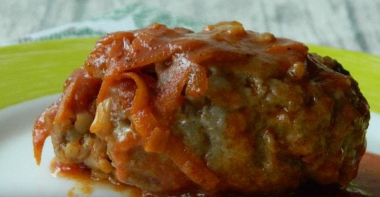 Сочните котлети с елда и кайма са готови.