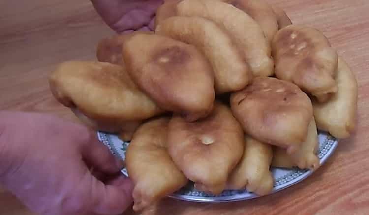 пържени пайове с ябълки готови