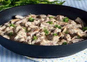 Вкусен телешки строганоф с гъби - гответе у дома