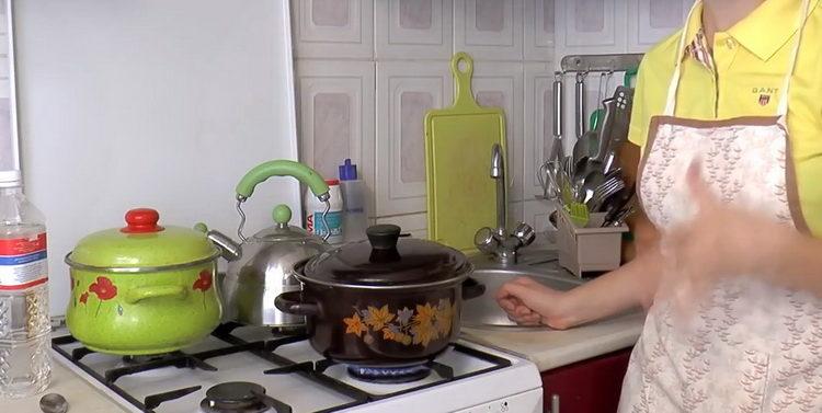 За да готвите цвекло, пригответе съдовете