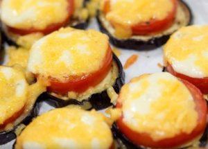 Печем вкусен патладжан с домати и сирене във фурната.