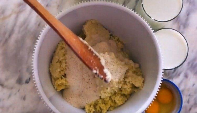 Сложете каша и тесто в купа.