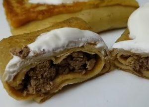 Готвене на вкусни палачинки с пилешки дробчета по стъпка по стъпка рецепта със снимка.