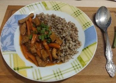 Разхлабена елда с нежна и ароматна сос с месо 🥣