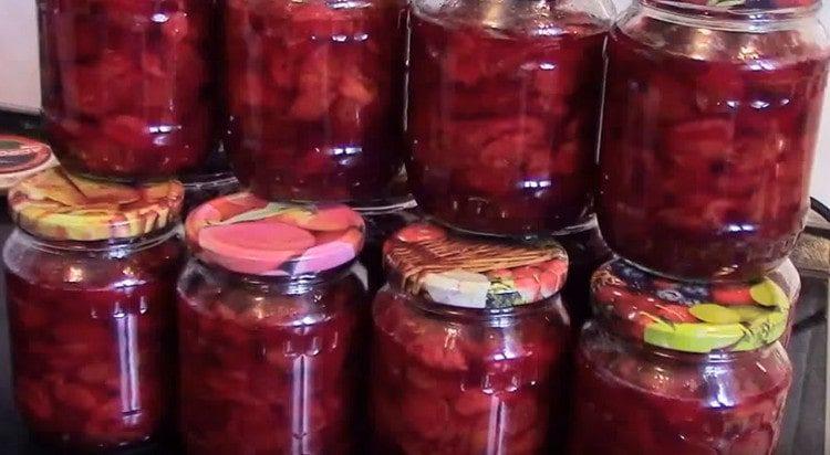 Такава сливова заготовка се съхранява идеално дори без захар.