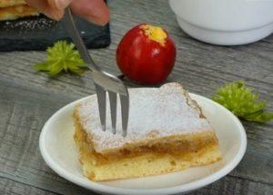 Печем невероятно вкусен желиран пай с ябълки по рецептата със стъпка по стъпка снимки.