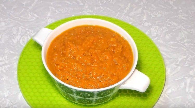 Вкусен тиквен хайвер е готов.