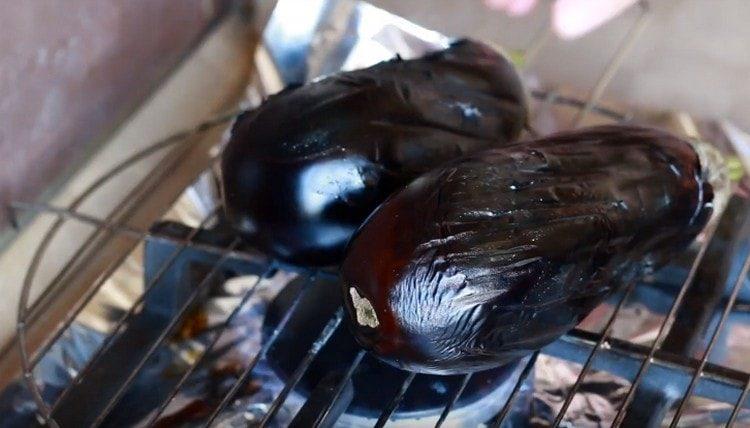 палете патладжаните по същия начин.