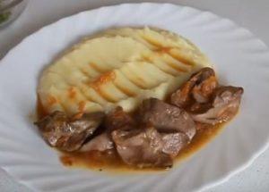 Вкусен пилешки дробчета, пържени с лук и моркови: гответе по стъпка по стъпка рецепта със снимка.
