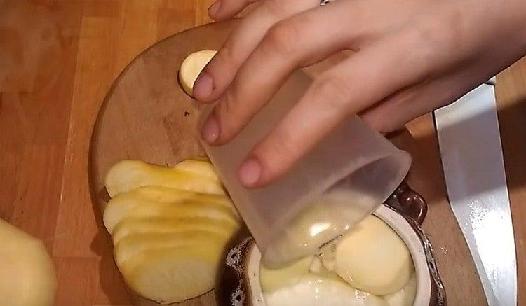 Добавете вода към ряпата.