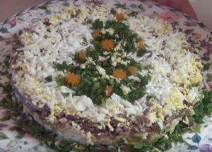 Приготвяме вкусна салата от свински черен дроб по стъпка по стъпка рецепта със снимка.