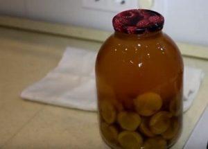 Готвене на вкусен компот от сливи: рецепта със стъпка по стъпка снимки.