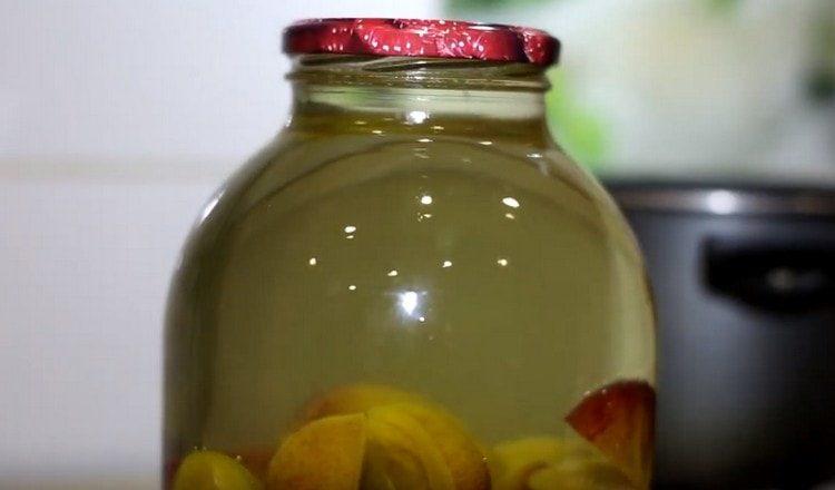 покрийте буркана с капак и оставете за 40 минути.