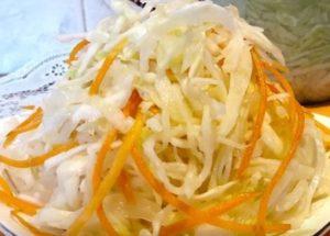 Вкусно кисело зеле ежедневно: рецепта със стъпка по стъпка снимки.