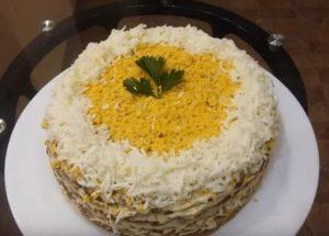 Приготвяме вкусна и красива закуска торта от черен дроб по стъпка по стъпка рецепта със снимка.