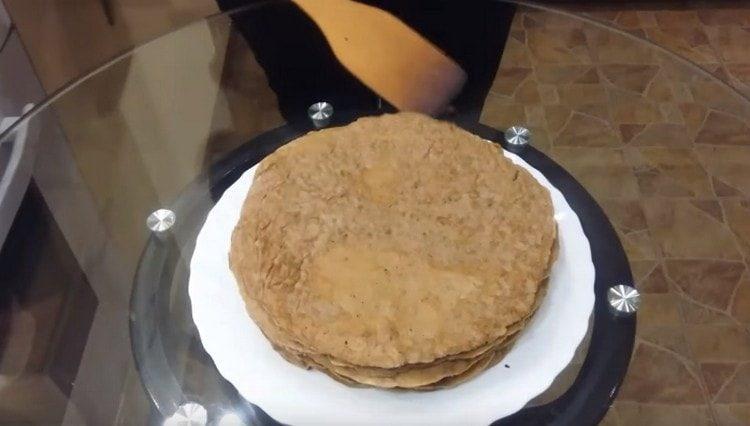 Трябва да се окаже 10-12 палачинки.