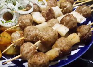 Готвене на вкусно барбекю в казан у дома според стъпка по стъпка рецепта със снимка.