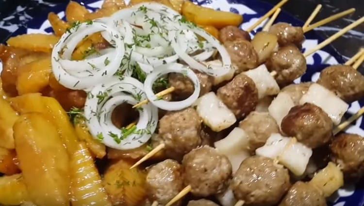 Ето такова вкусно барбекю може да се приготви в казан у дома.