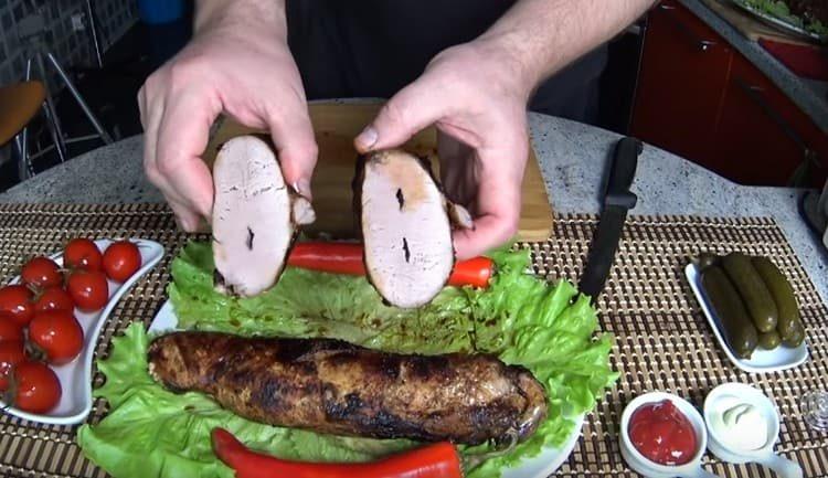 Карски кебап е много вкусен и сочен.