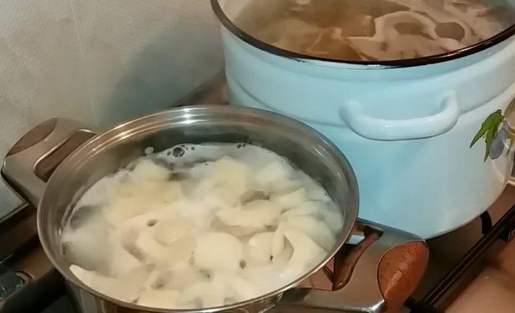 Сварете съставките за готвене.