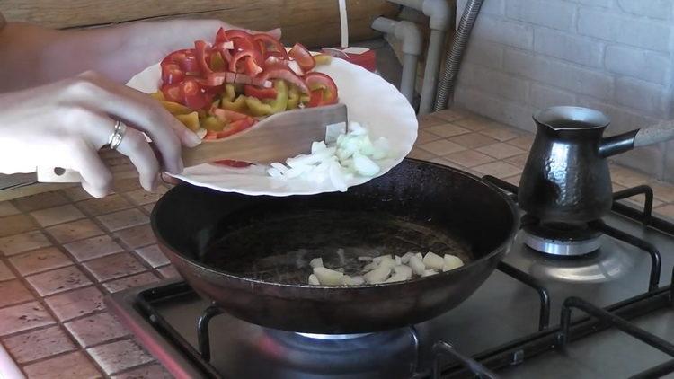 запържете лука