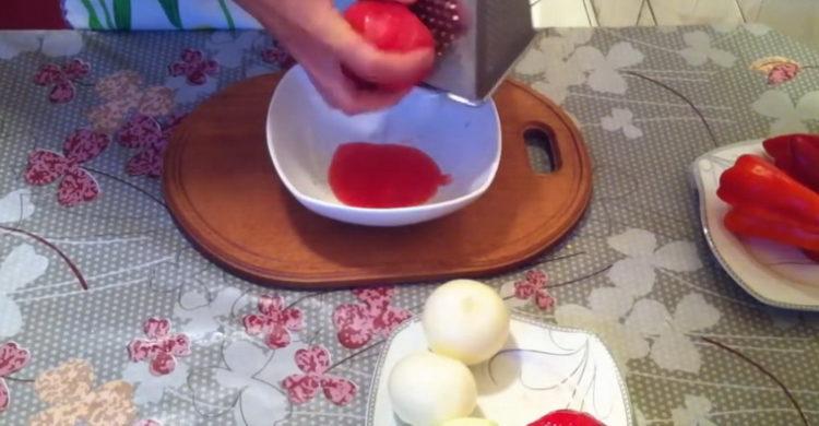 Настържете домати за готвене