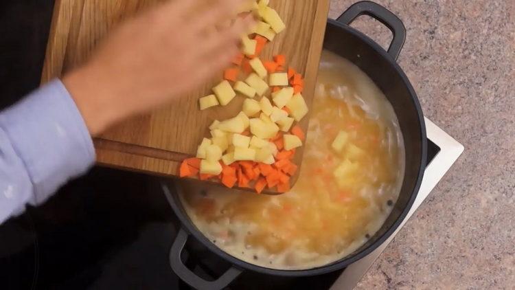 Добавете зеленчуци за готвене
