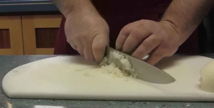 режим на малки кубчета лук