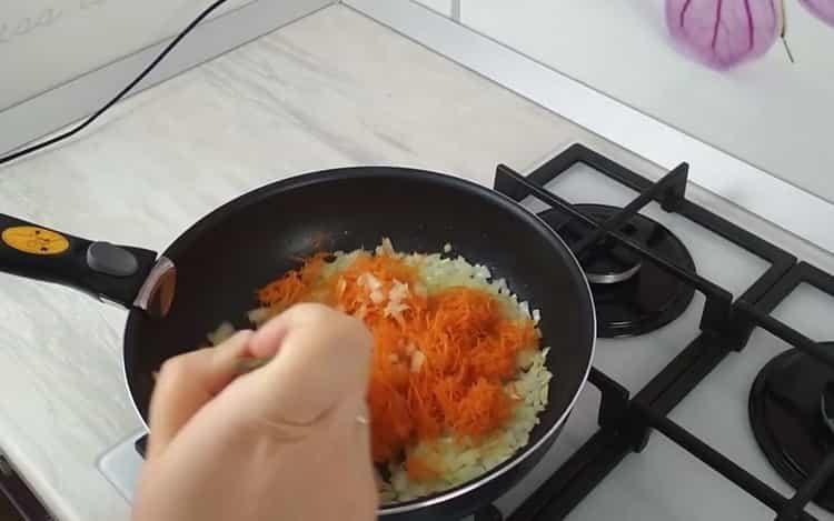 Запържете зеленчуците за готвене
