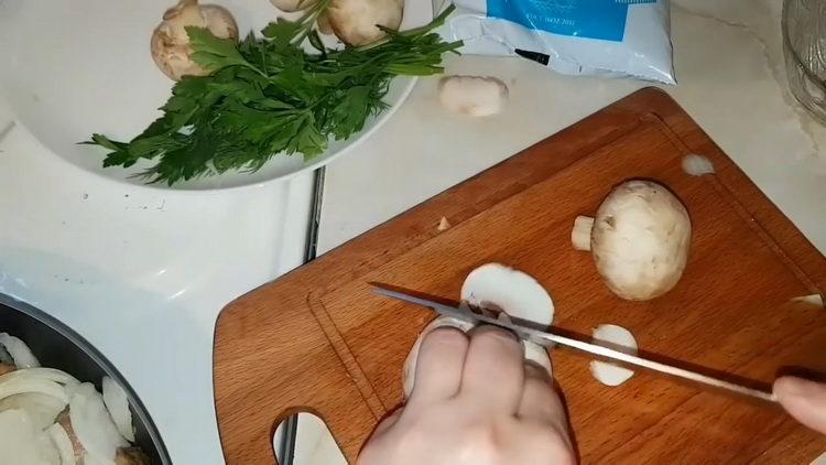 За готвене нарежете гъбите