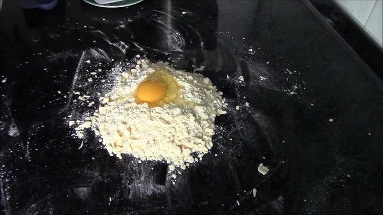 пригответе съставките за тестото