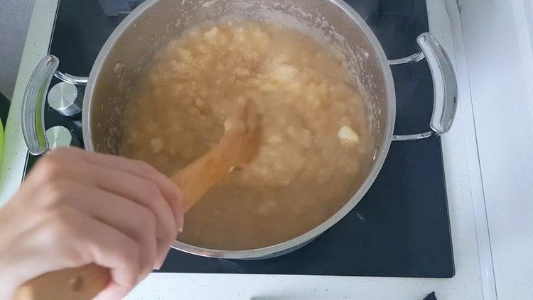 Смесете съставките, за да направите пюре