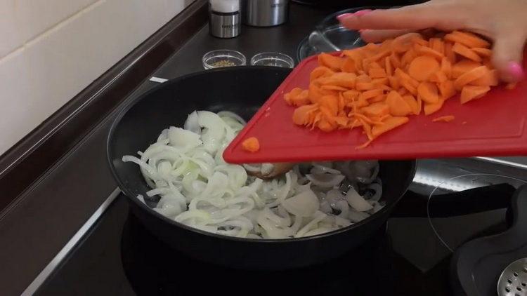 Запържете морковите, за да готвите