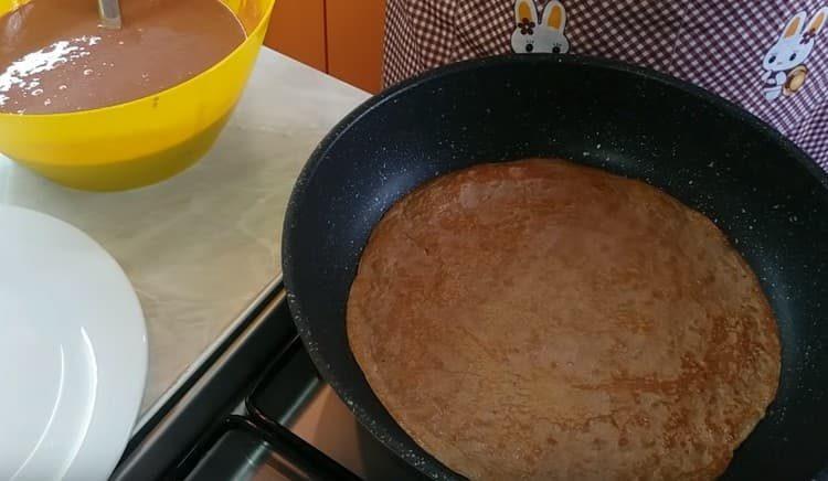 пържене на черен дроб палачинки.