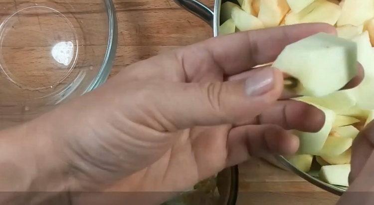 Нарязваме ябълки