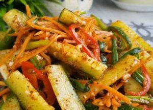 Бърза и вкусна салата от краставици в корейски стил