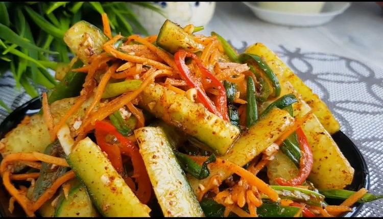 Бърза и вкусна салата от краставици в корейски стил