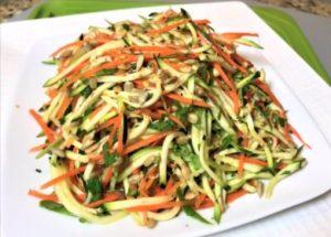 пригответе вкусна салата от сурови тиквички