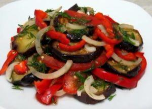 пригответе вкусна салата с патладжан и домати