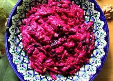 Салата с цвекло, орехи и сини сливи - много вкусна и проста 🥣