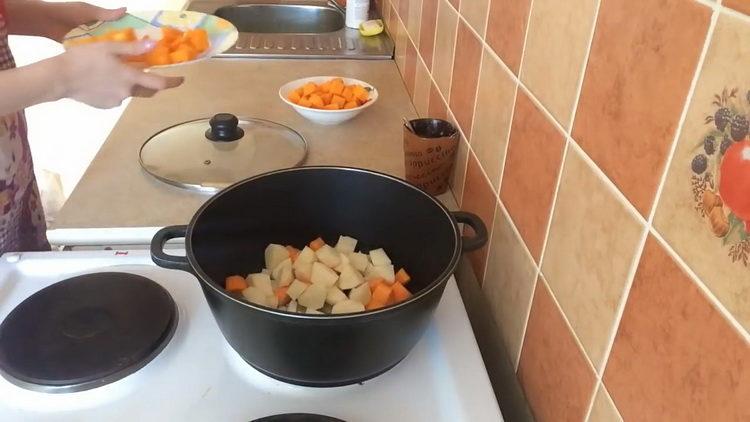 Запържете зеленчуците за готвене