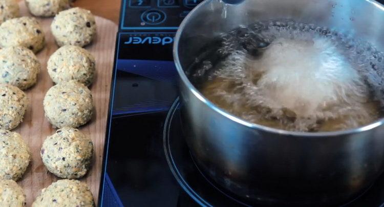 За да готвите, пържете продукта