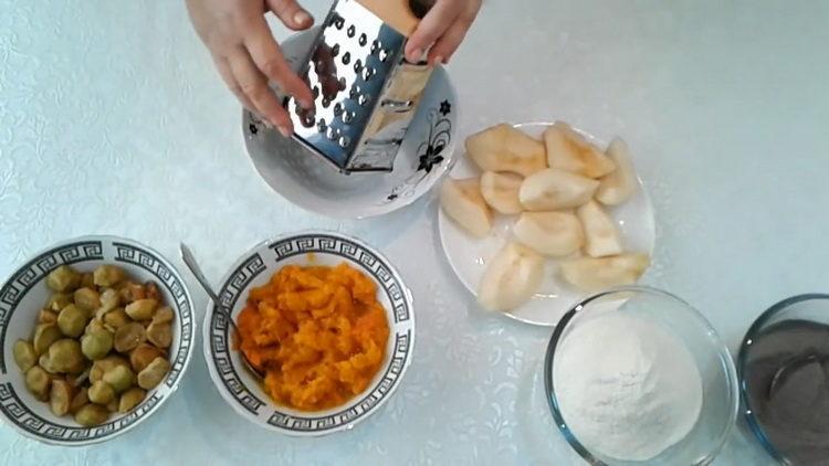 За да направите пай, настържете круша