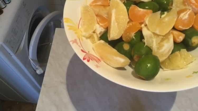 За готвене накълцайте мандарина