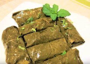 Вкусна долма в гроздови листа: класическа рецепта със стъпка по стъпка снимки.
